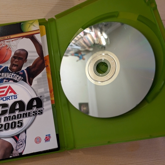 NCAA March Madness 2005 for Xbox - Green Case Pre-owned - Picture 6 of 6
